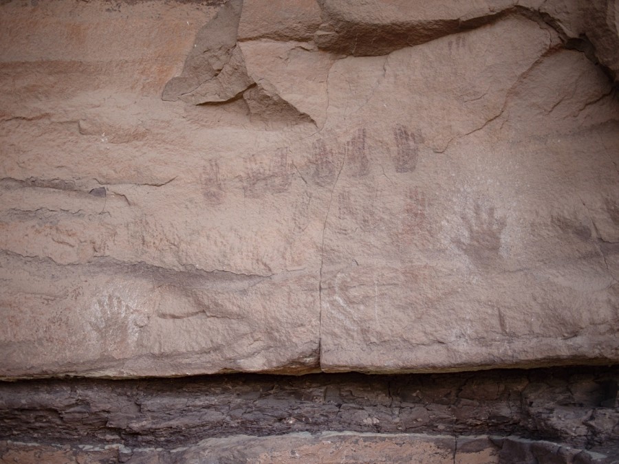 peakaoo pictographs hands P1000732