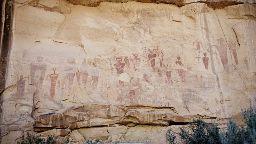 P1010139 full barrier canyon pictographs sego